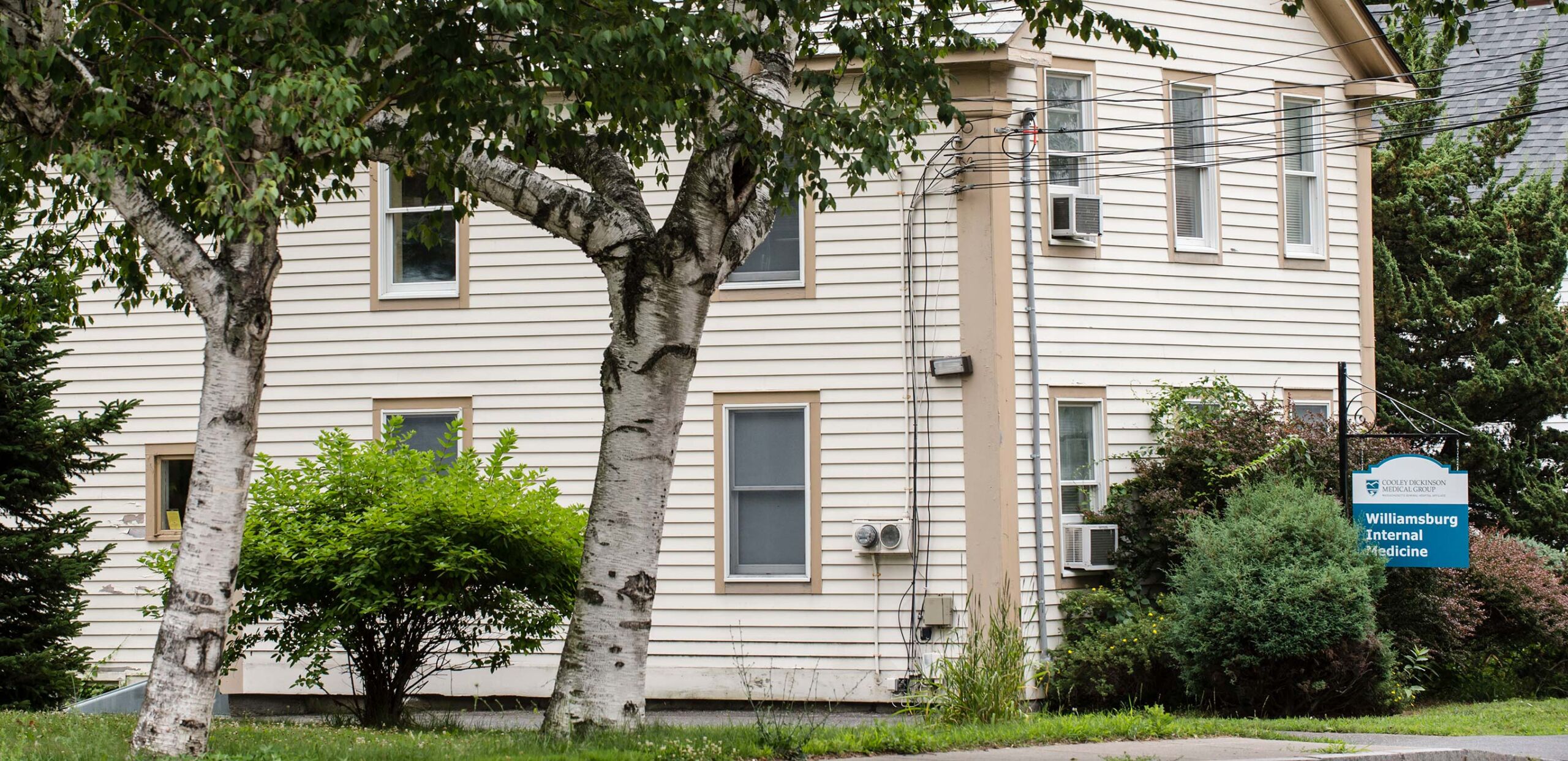 Entrance to Williamsburg Internal Medicine, 14 Williams Street, Williamsburg, MA 01096.