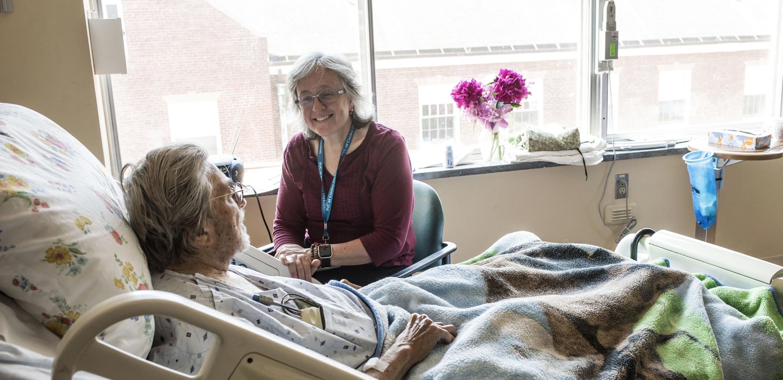 Cooley Dickinson Case Manager talks to an inpatient.