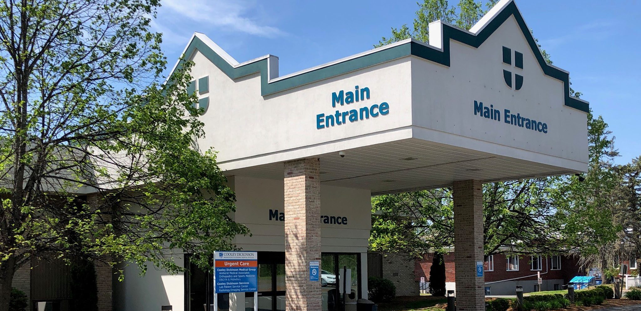 The main entrance of Cooley Dickinson Urgent Care in Amherst.